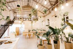 Un espace de restauration convivial dans un tiers lieu