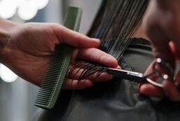 Salon de coiffure mixte / barbier 